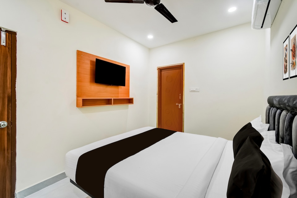 Super Townhouse Oak LB Metro Station Formerly Sunil Arcade, LB Nagar-Uppal, Hyderabad