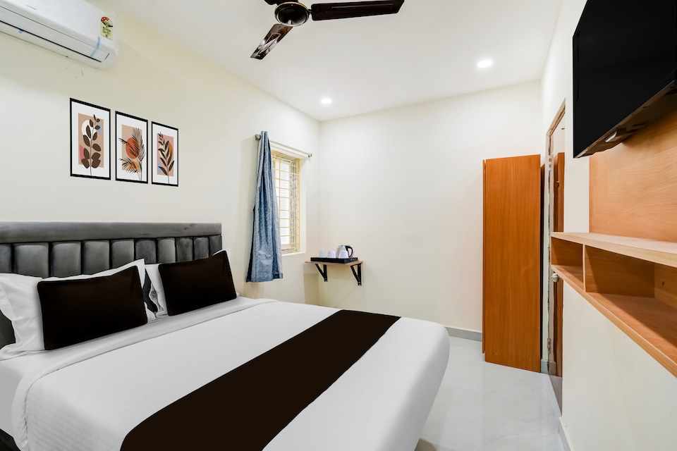 Super Townhouse Oak Kamineni Bus Stop, LB Nagar-Uppal, हैदराबाद