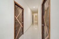 Super Townhouse Oak Kamineni Bus Stop