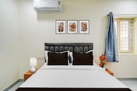 Super Townhouse Oak Kamineni Bus Stop