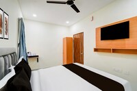 Super Townhouse Oak Kamineni Bus Stop