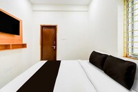 Super Townhouse Oak Kamineni Bus Stop