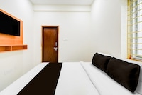 Super Townhouse Oak Kamineni Bus Stop