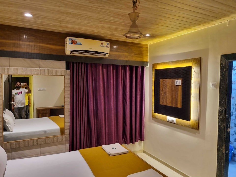 Hotel O Om Sai Guest house, Mumbai Borivali-Dahisar-Mira Road, Mumbai