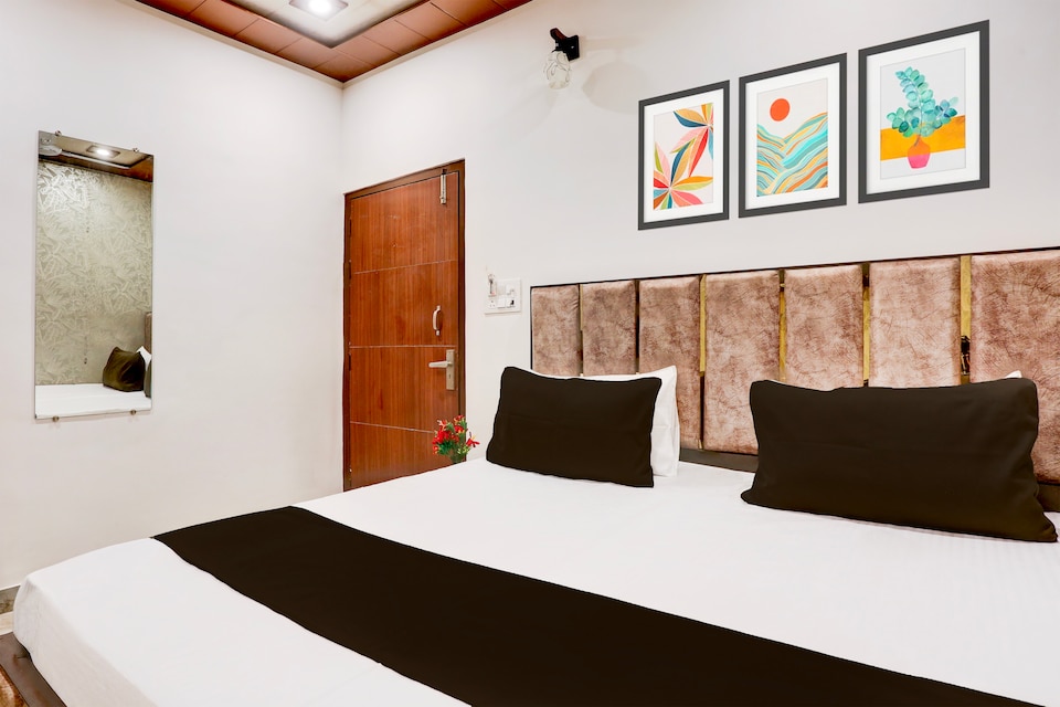 Hotel O NIVISHKA INN, Mathura Station, Mathura