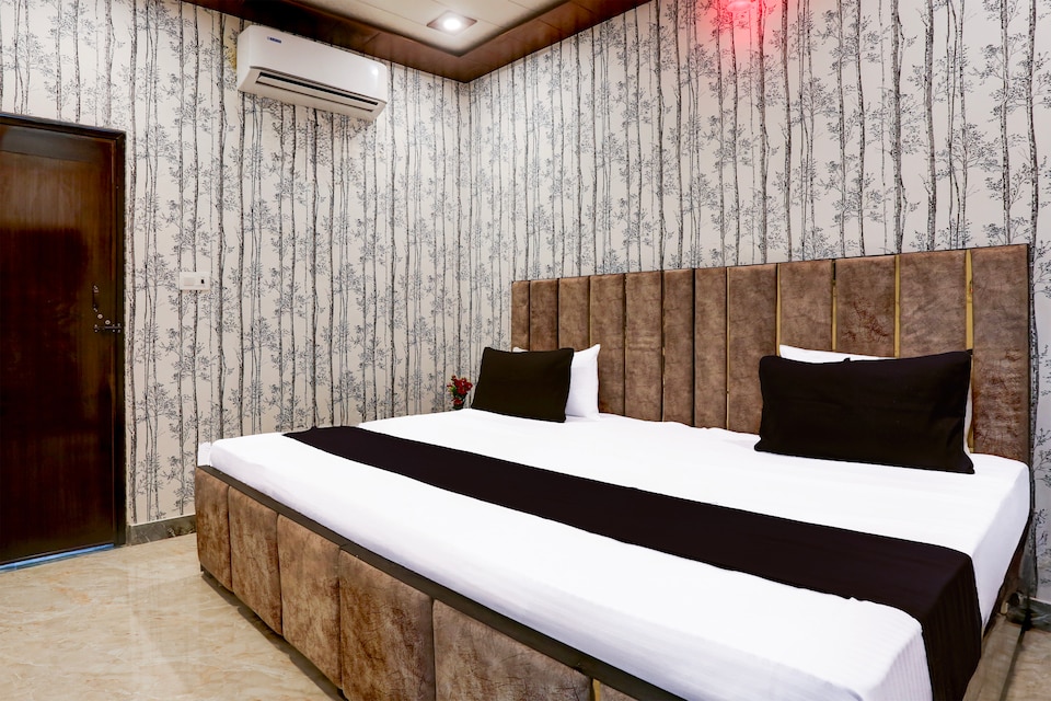 Hotel O NIVISHKA INN, Mathura Station, Mathura