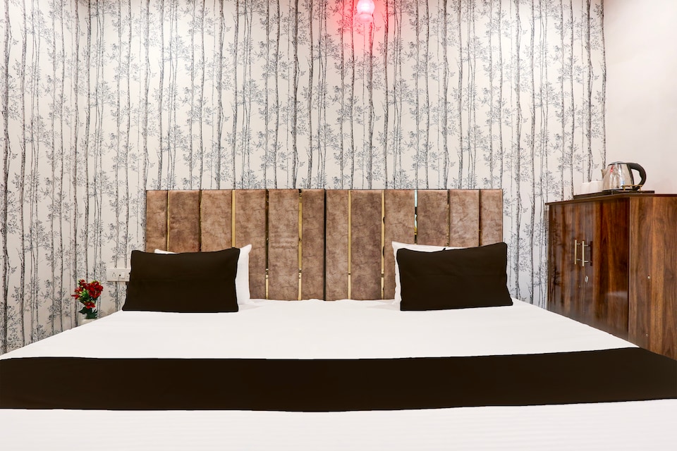 Hotel O NIVISHKA INN, Mathura Station, Mathura