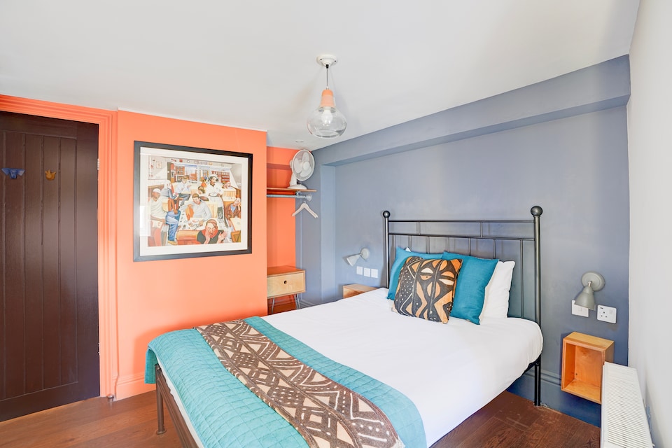Peckham Rooms Hotel by Belvilla, South Kensington London, London