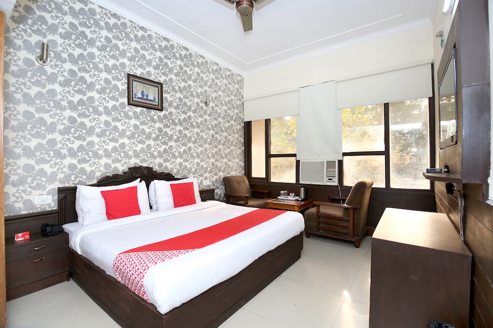 OYO 1933 Hotel City Paradise, Central Chandigarh, Chandigarh