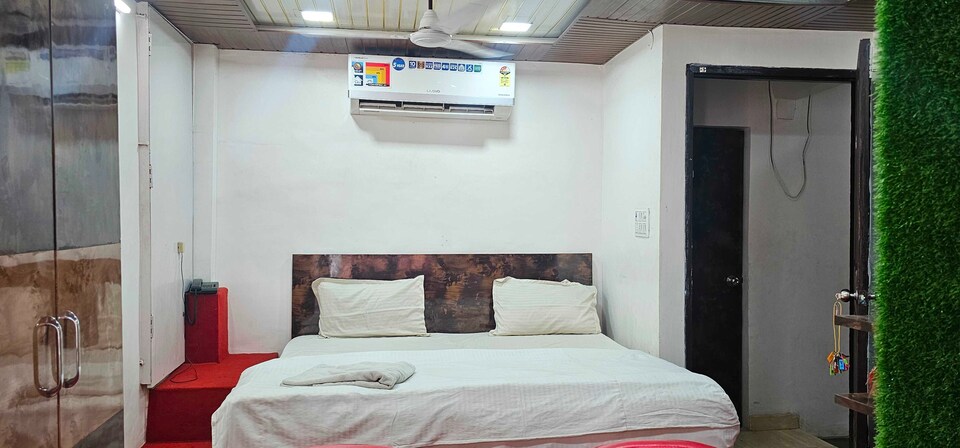 OYO 829877 Hotel Grace Inn, Rajouri Garden Delhi, Delhi