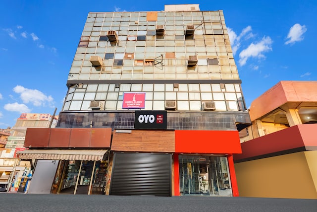 Hotel O Clock Tower Inn