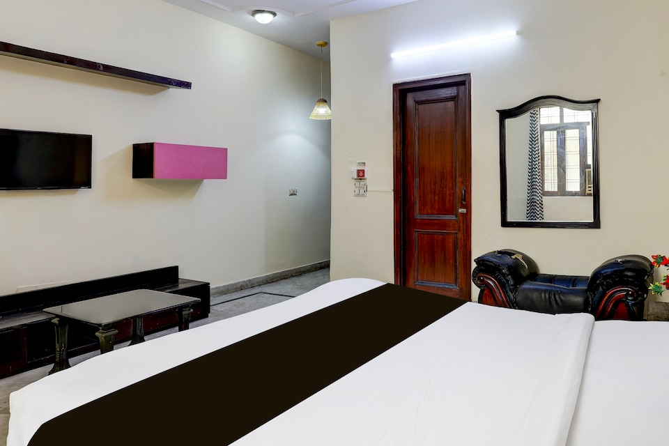 Hotel O STAYLO COZY STAY, Nizamuddin Delhi, Delhi