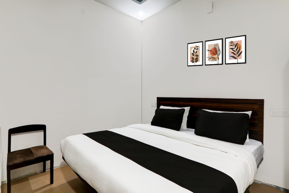 830022 Hotel Park Queen, Golghar, Gorakhpur