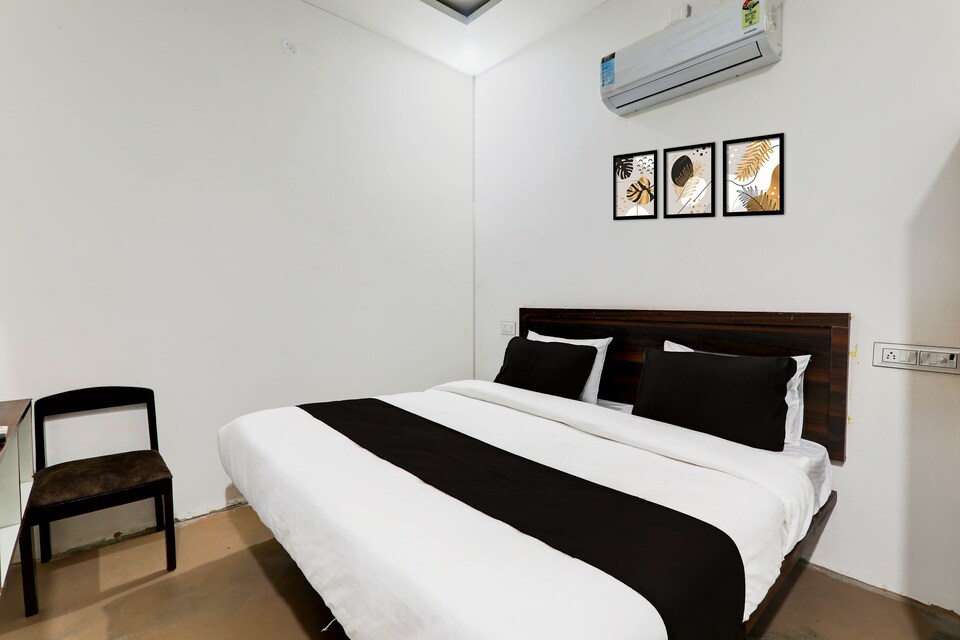 830022 Hotel Park Queen, Golghar, Gorakhpur