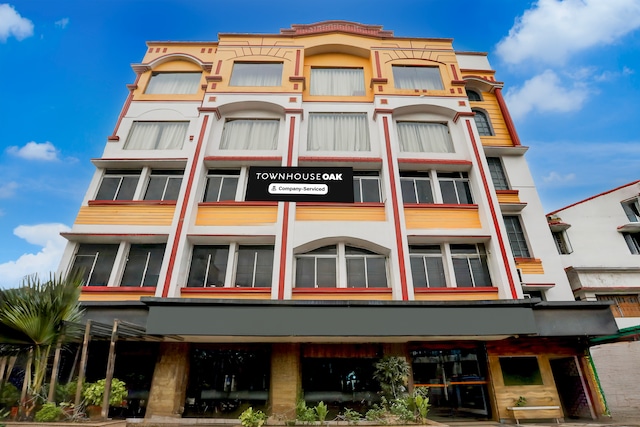 Super Townhouse Oak Dhanbad Near SSLNT College Formerly Kapson