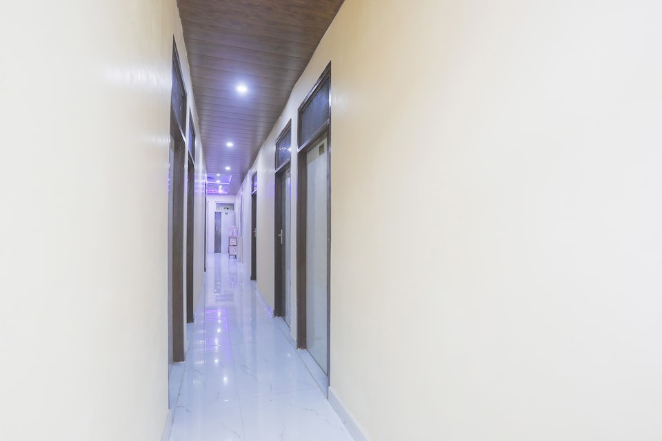 HOTEL O RATRAKSH, Barra Kanpur, Kanpur