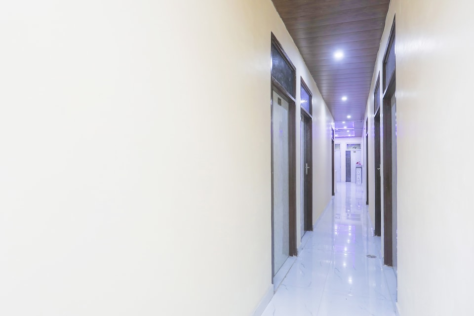 HOTEL O RATRAKSH, Barra Kanpur, Kanpur