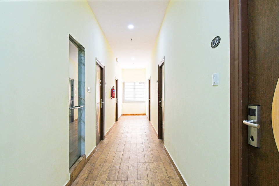 Super Townhouse Dwarakanagar Near Gurudwara, Transit Vizag, Visakhapatnam