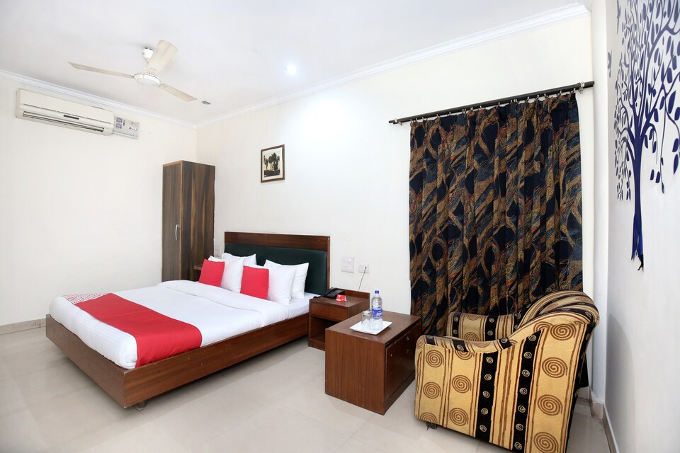 OYO Hotel Supreme, Madhya Marg Chandigarh, Chandigarh