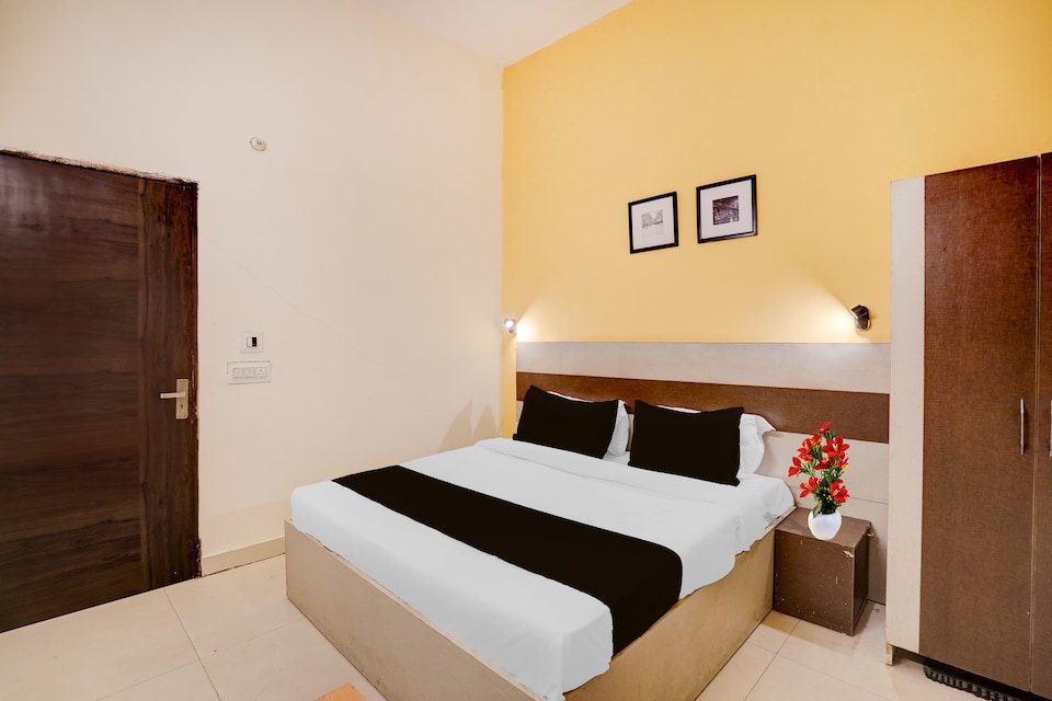 Hotel O Vishkarma Colony Formerly Harmony Palace, Okhla Jasola Delhi, Delhi