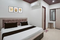 Townhouse Oak Char Dham Vrindavan