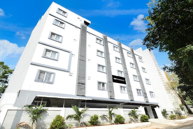 Super Townhouse IKON SUITES