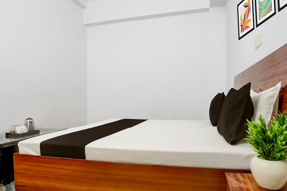 SPOT ON The Relax P Guest House, Cantonment, Varanasi