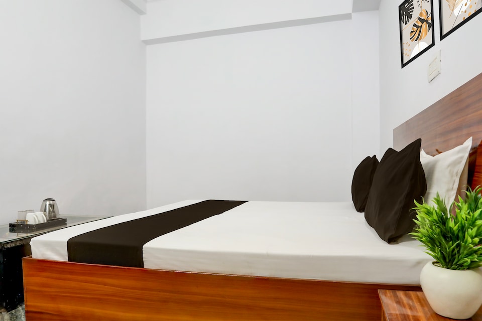 SPOT ON The Relax P Guest House, Cantonment, Varanasi