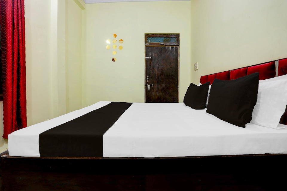 Hotel O Small Town , Fazal Ganj Kanpur, Kanpur