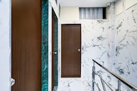 Super Hotel O Khar East Near Railway Station