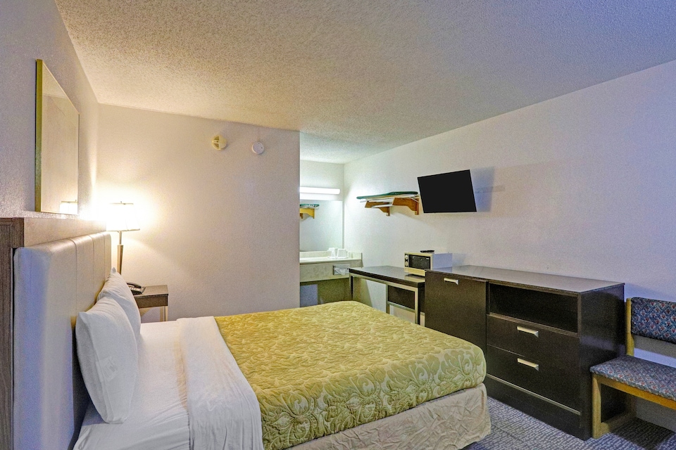 Brookville Inn By OYO Near Dayton International Airport, C45309, Brookville, OH