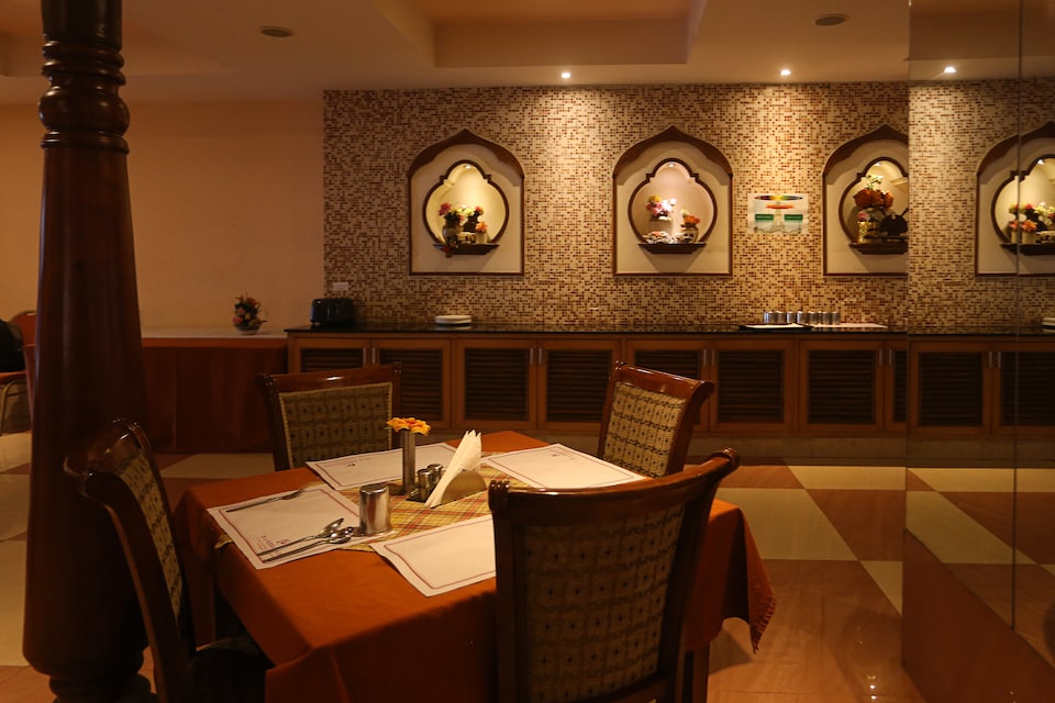 OYO Premium 006 Near Trichy Railway Station, Trichy, Trichy