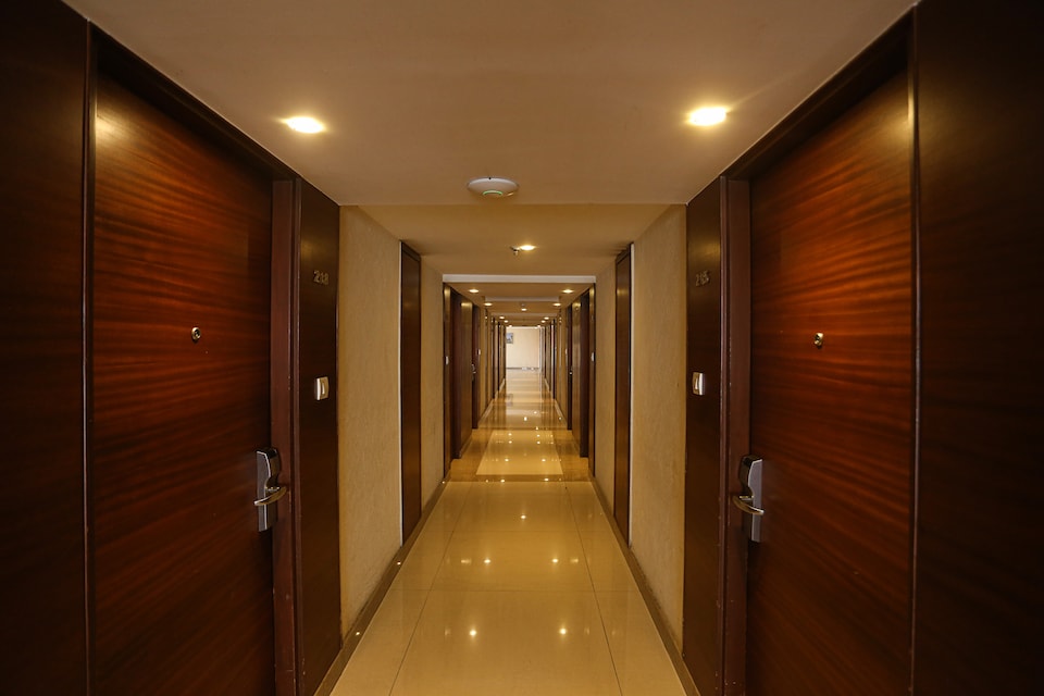 OYO Premium 006 Near Trichy Railway Station, Trichy, Trichy