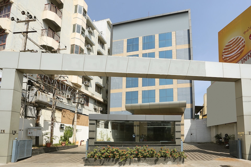 OYO Premium 006 Near Trichy Railway Station, Trichy, Trichy