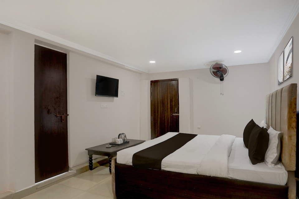 Super Collection O Civil Lines Prayagraj, Civil Lines - High Court, Prayagraj