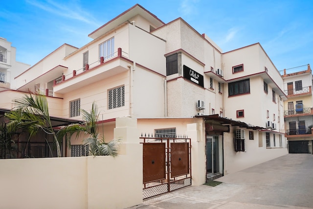 Collection O Civil Lines Prayagraj