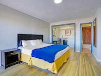 Super 7 Inn By OYO San Antonio N.W. Medical Center