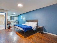 Super 7 Inn By OYO San Antonio N.W. Medical Center