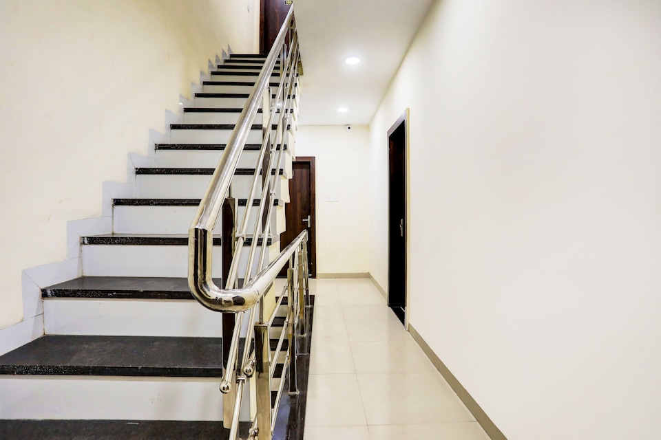 OYO 830574 Hotel Shree Ji, MG Road Indore, Indore