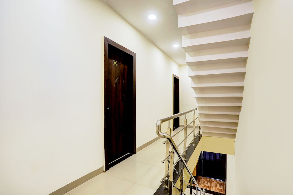 OYO 830574 Hotel Shree Ji, MG Road Indore, Indore