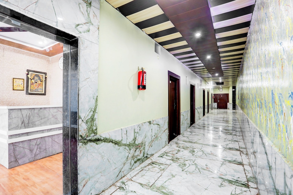 OYO 830689 Shri Pratap Hotel, Mathura, Mathura