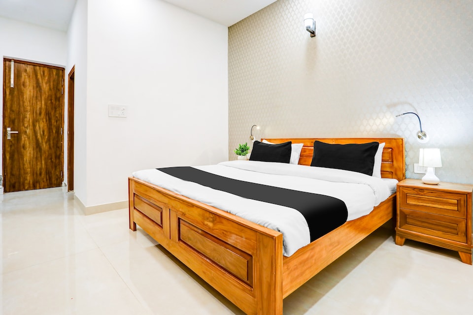 Super Hotel O The Grand Blue Hotel , Greater Noida, Noida