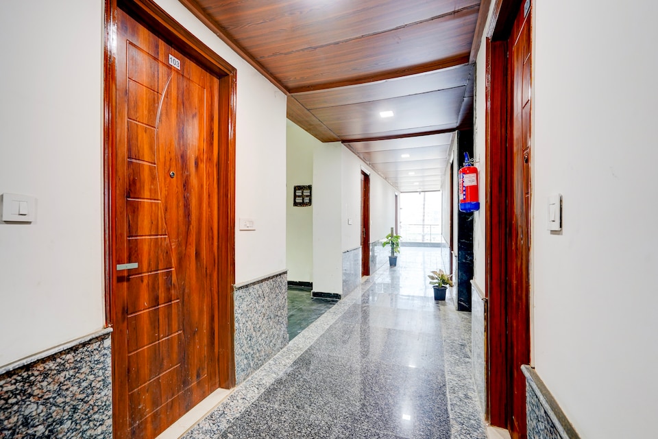 Super Townhouse Sector 93 Noida Expressway, Noida Expressway SEZ, नोएडा