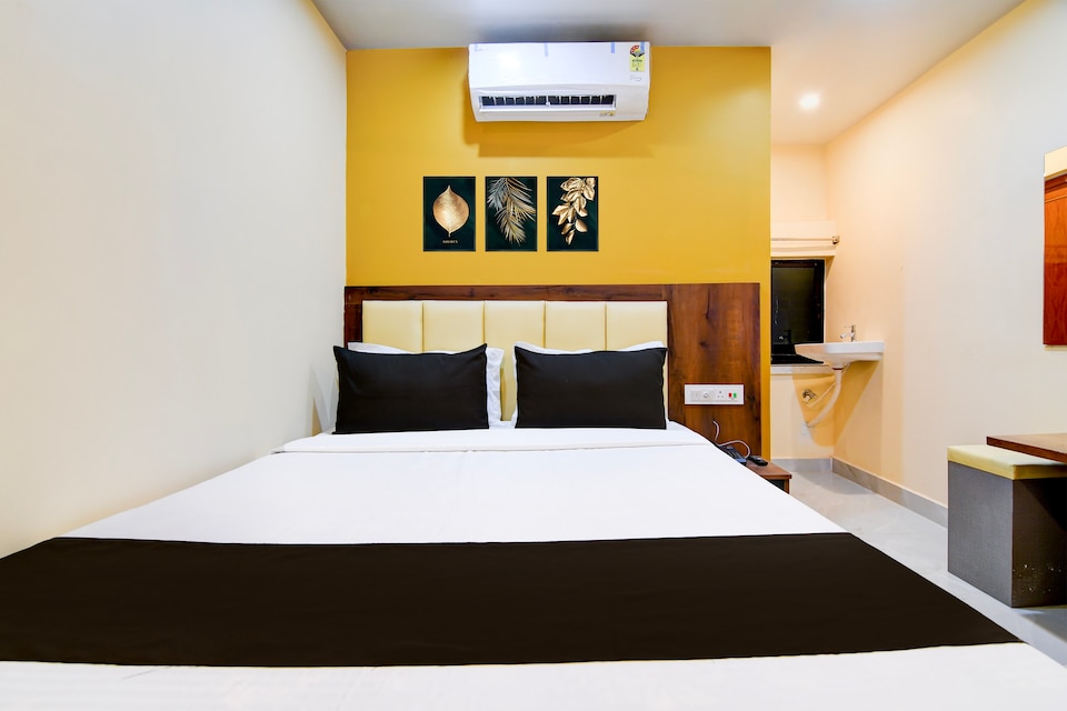 Hotel O Ecomfd Village, VIP Road Kolkata, Kolkata