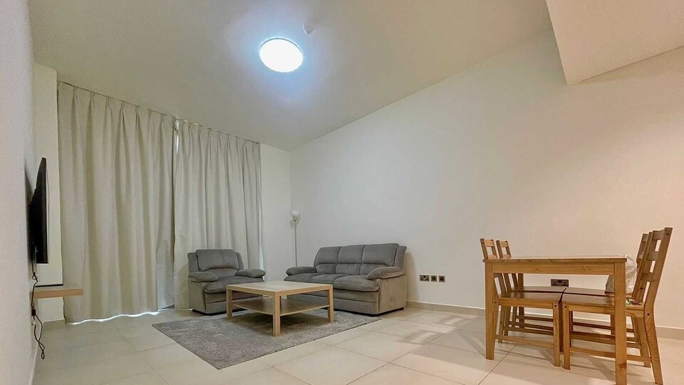 OYO HOME 1415 1 Br Spacious Rooms With Parking, Madinat Zayed Abu Dhabi, Abu Dhabi