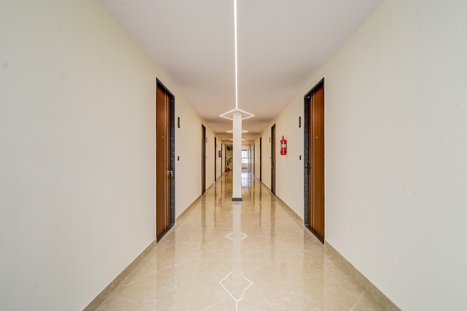 Super Townhouse OAK Owaisi Hospital Mailardevpally Formerly Tolkanti Arc, Shamshabad, Hyderabad