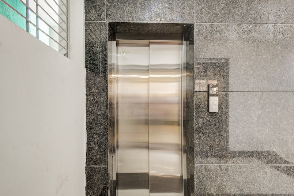 Super Townhouse OAK Owaisi Hospital Mailardevpally Formerly Tolkanti Arc, Shamshabad, Hyderabad