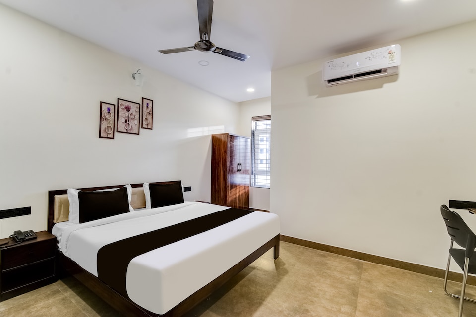 Townhouse Oak Owaisi Hospital Mailardevpally Formerly Tolkanti Arc, Shamshabad, Hyderabad