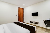 Super Townhouse OAK Owaisi Hospital Mailardevpally Formerly Tolkanti Arc