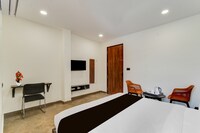 Super Townhouse OAK Owaisi Hospital Mailardevpally Formerly Tolkanti Arc